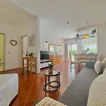 Ee - With Pool And Garden Apartment
