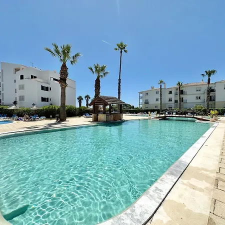 Ee - With Pool And Garden Apartment